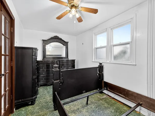 687 Avenue East image 28 of 32