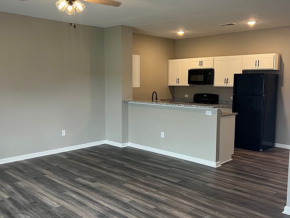 2nd image of 244 Calumet Dr #1