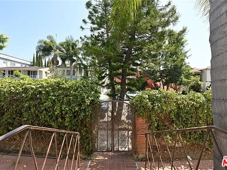 7929 Blackburn Ave #7 — Photo 1