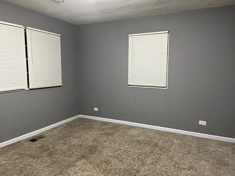 29W677 Butterfield Rd — Photo 12