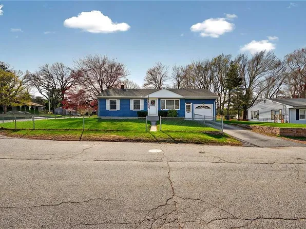 2 Rosemary St, Coventry, RI 02816