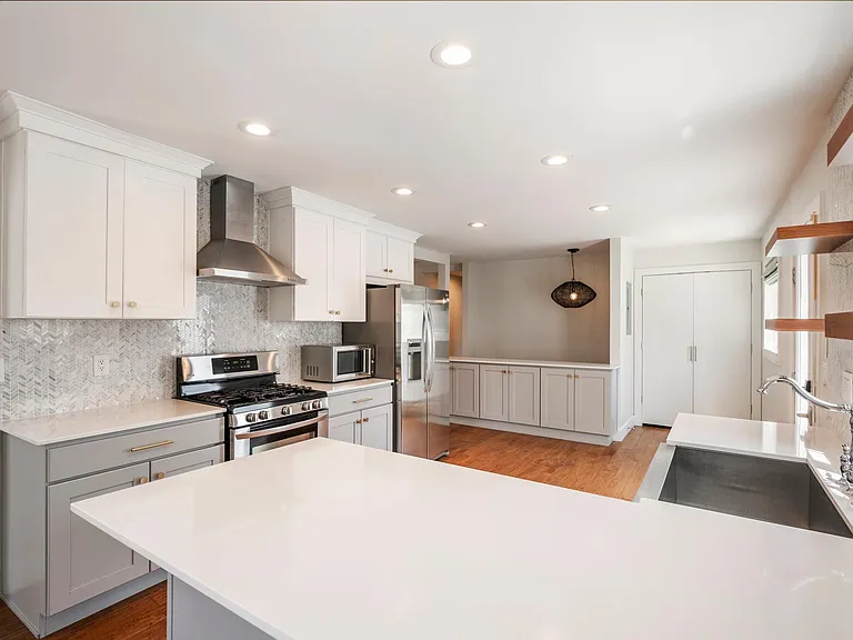2545 S Filmore St E — Photo 8