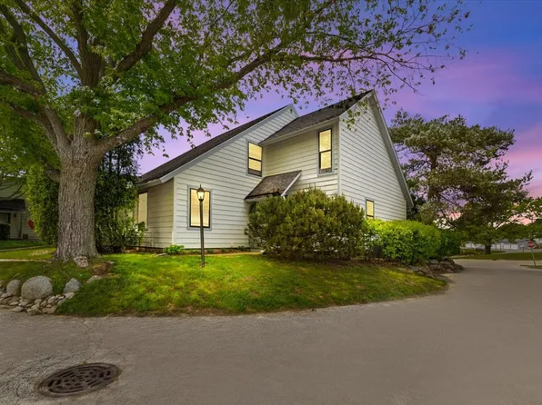 714 Shepard Ct, Gurnee, IL 60031