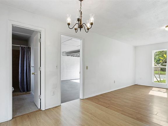 2nd image of 1464R Parkwood St