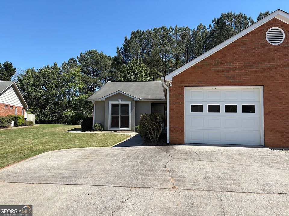 1st image of 300 Wilbanks Dr