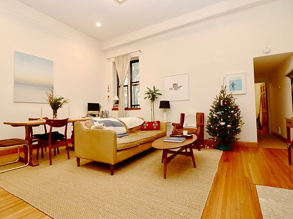 2nd image of 37 W 76th St APT 1R