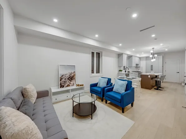 6728 Heather St, Vancouver, BC V6P 3P2