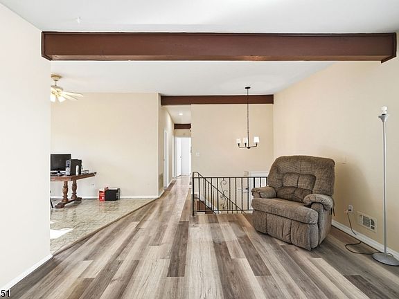 5th image of 61 Hemlock Rd