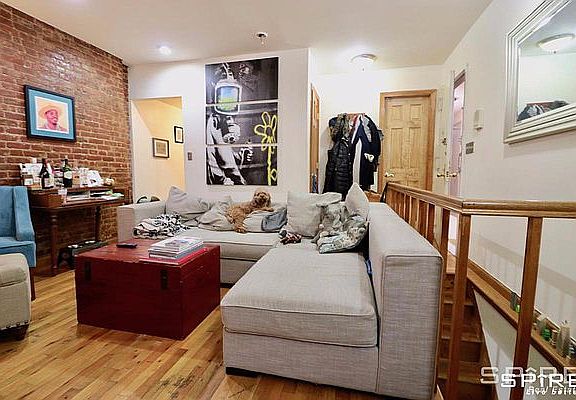 3rd image of 133 W 74th St APT A