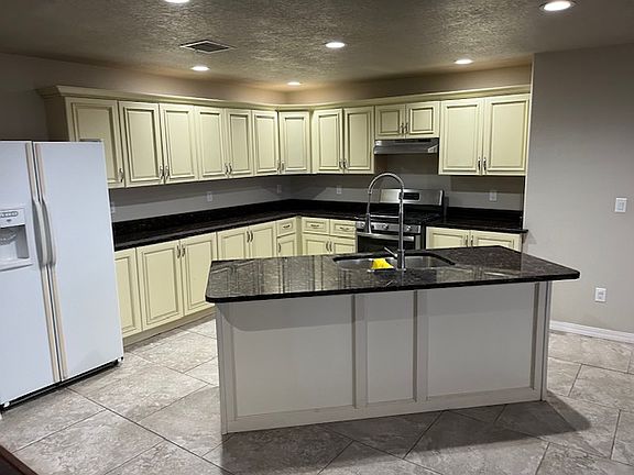 4th image of 1021 George Hanosh Blvd