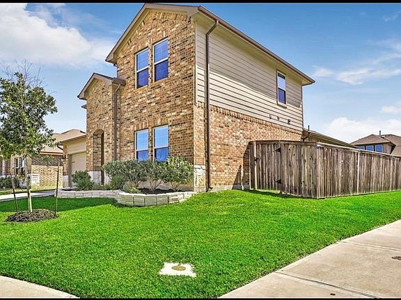 2nd image of 3902 Country Club Dr