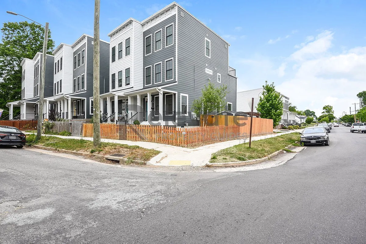 Building Photo - 3018 S St