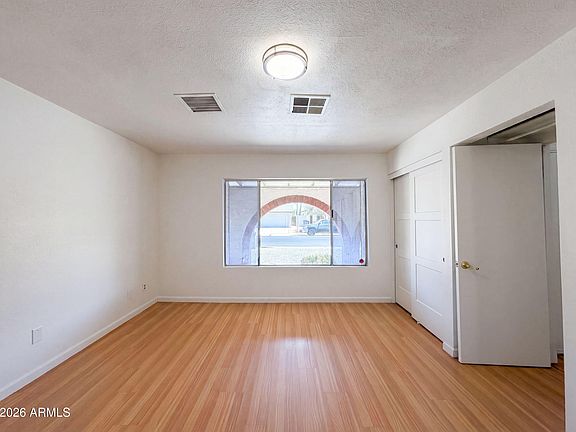 4th image of 4260 E VINEYARD Road