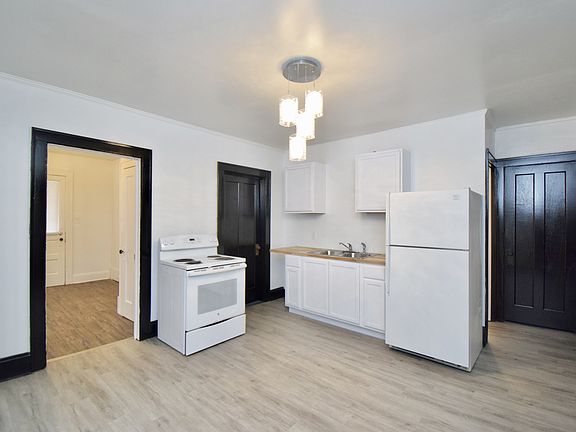 3rd image of 3670 Vine St #1