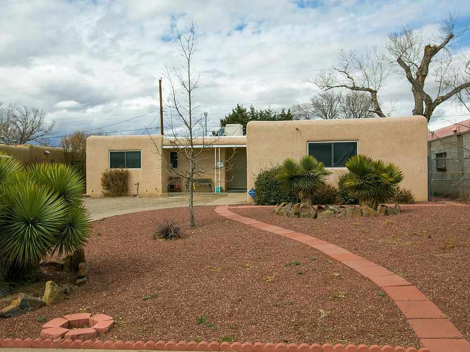 Xeroscaped Front Yard