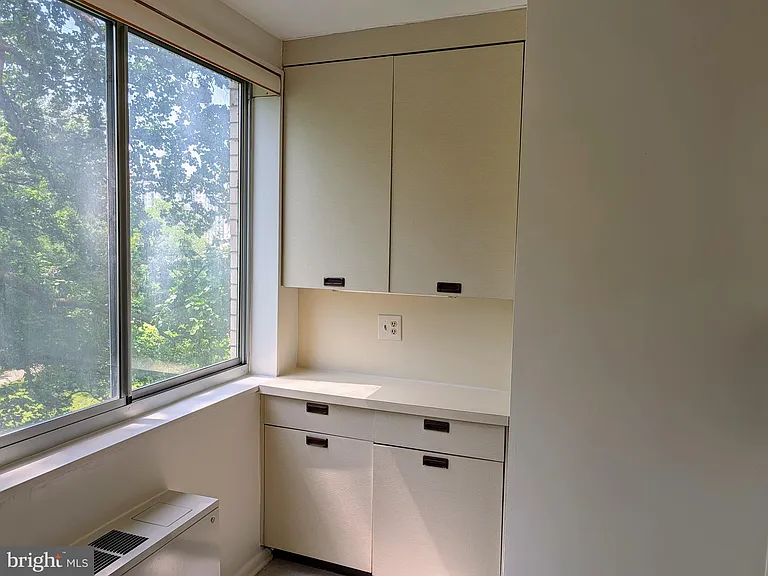10401 Grosvenor Pl #310 — Photo 36