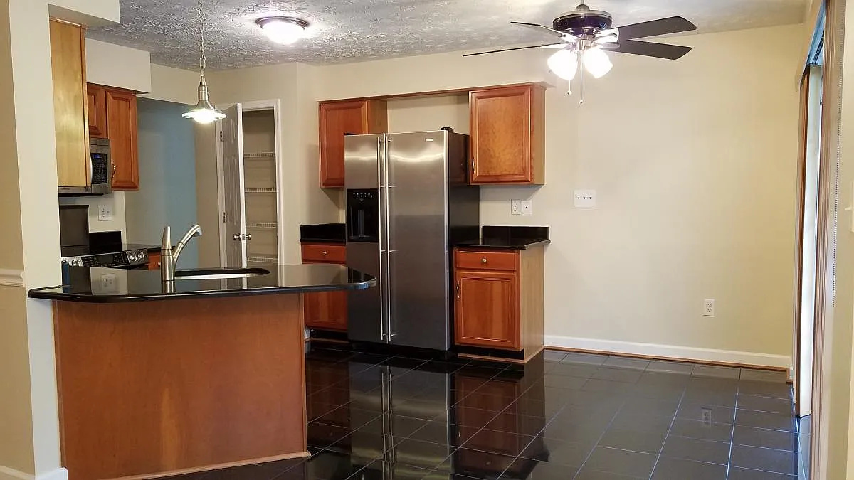 2 bed, 1242 sqft, $1,975 — Photo 4
