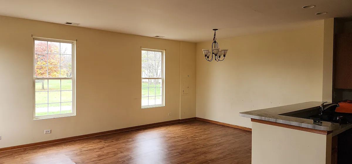 Huge open floor plan living room. - 175 Springbrook Trl S