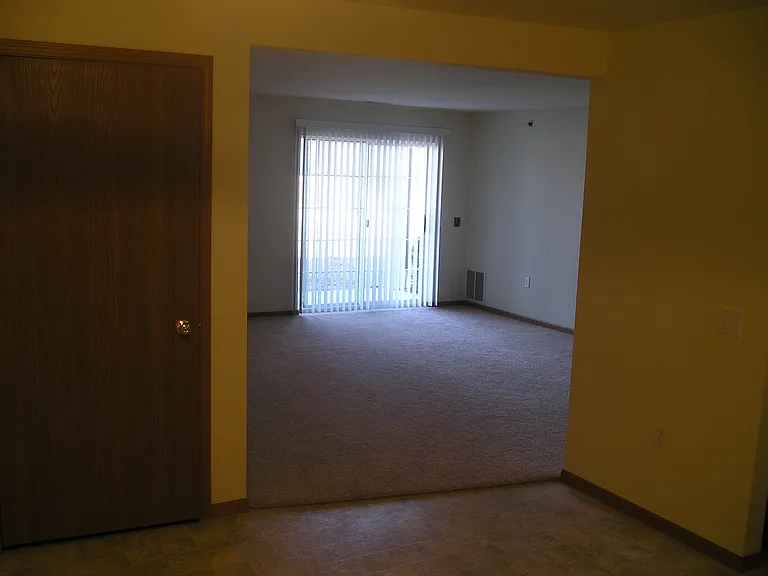 Commonwealth Village Apartments — Photo 13