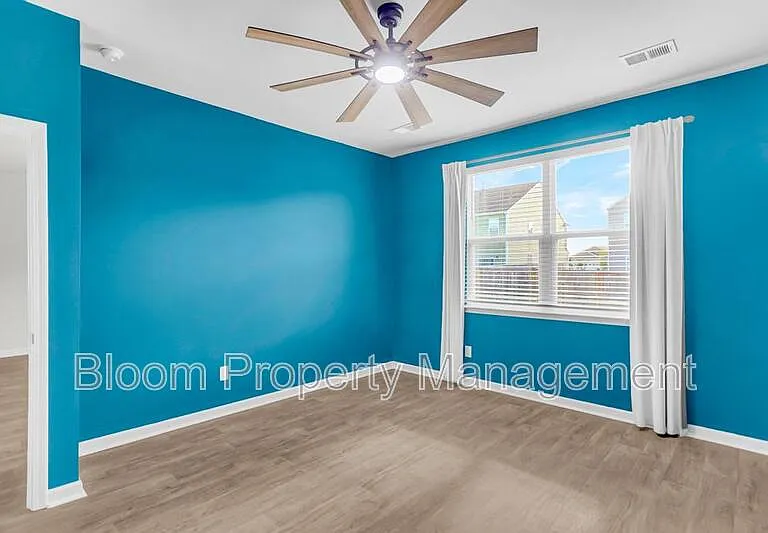 828 Lilyford Ln — Photo 22