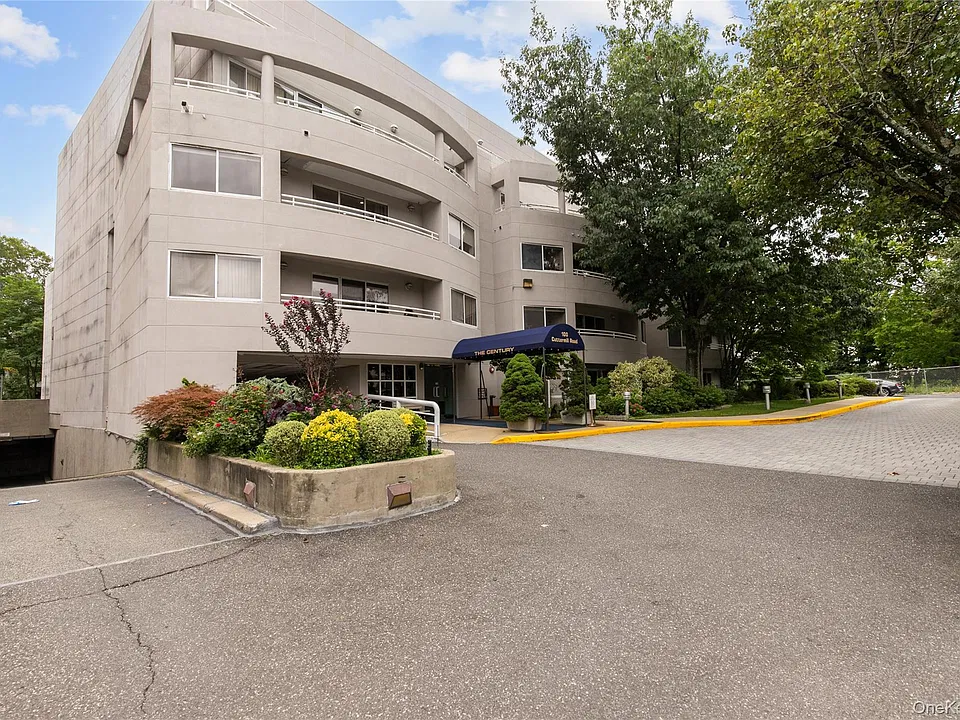 100 Cuttermill Rd #4V