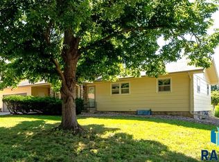 3100 S Berry Cir, Sioux Falls, SD 57105