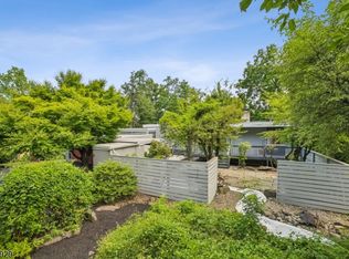 6 Farview Rd, Millburn, NJ 07041