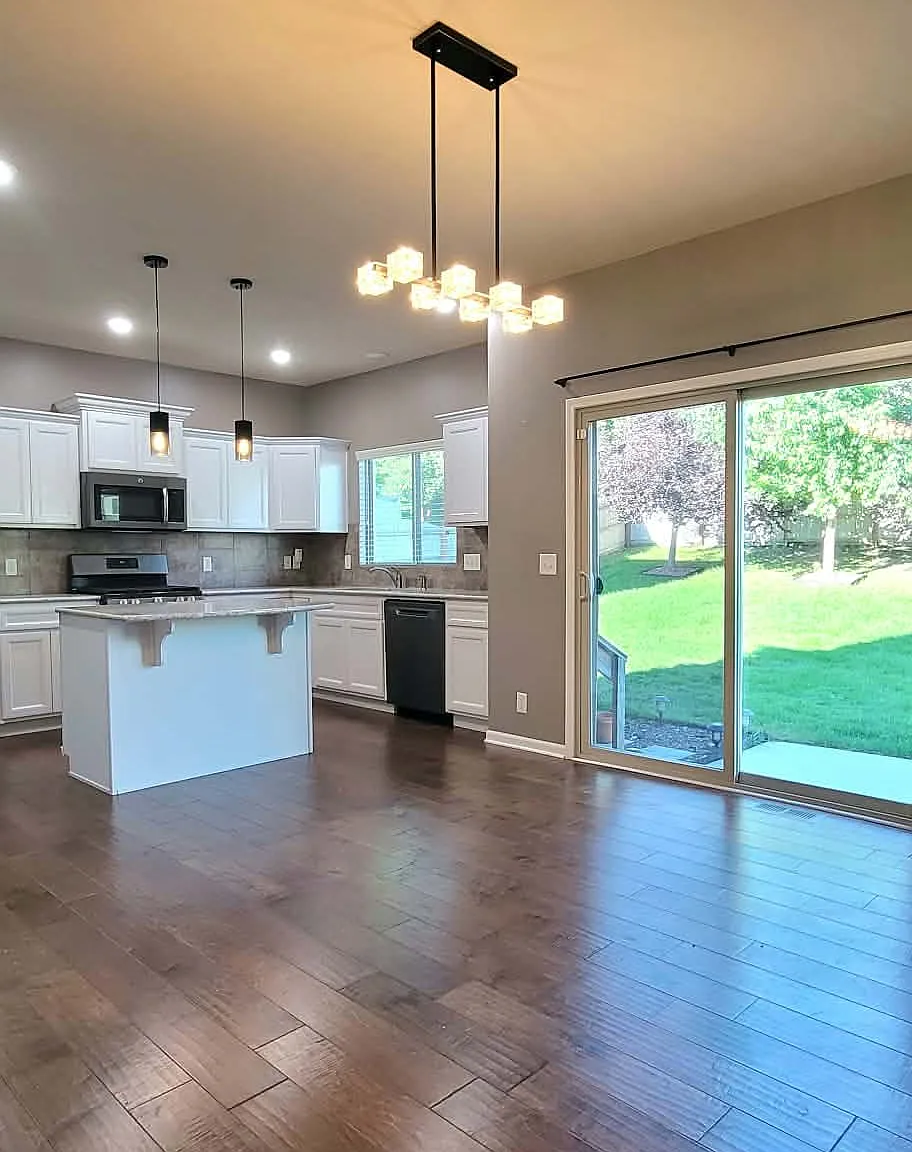 4 bed, 2.5 bath, 2584 sqft, $2,750 — Photo 4
