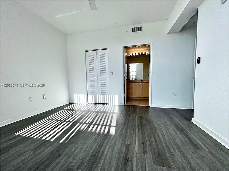 1919 Van Buren St #818A — Photo 15