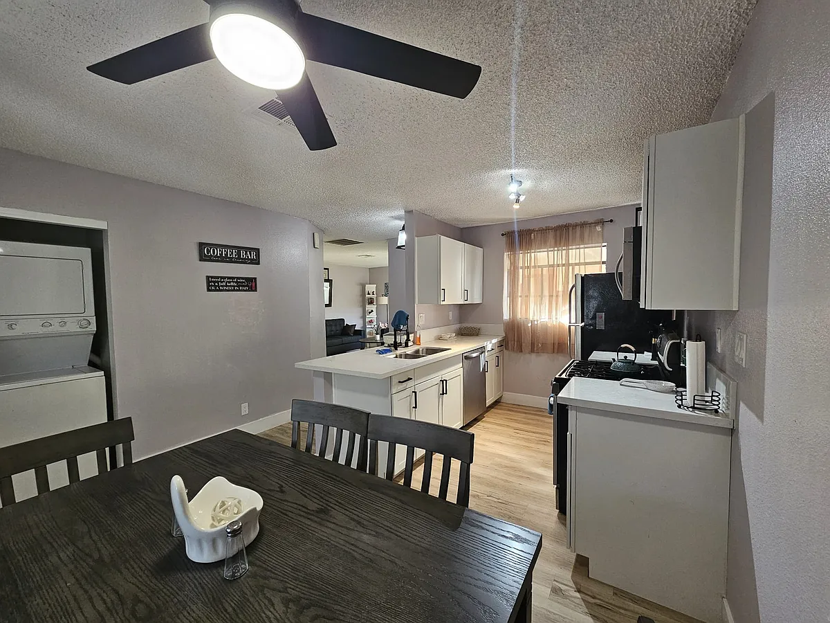 Building Photo - 457 N Lamb Blvd #E
