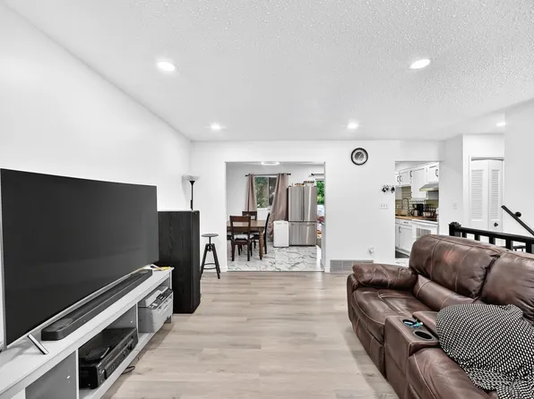 14240 23rd St NW, Edmonton, AB T5Y 1E8