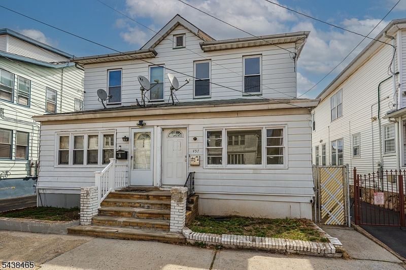 1st image of 457 N 7Th St