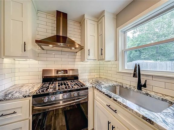 The kitchen of 7550 Booth Drive, Prairie Village, Kansas