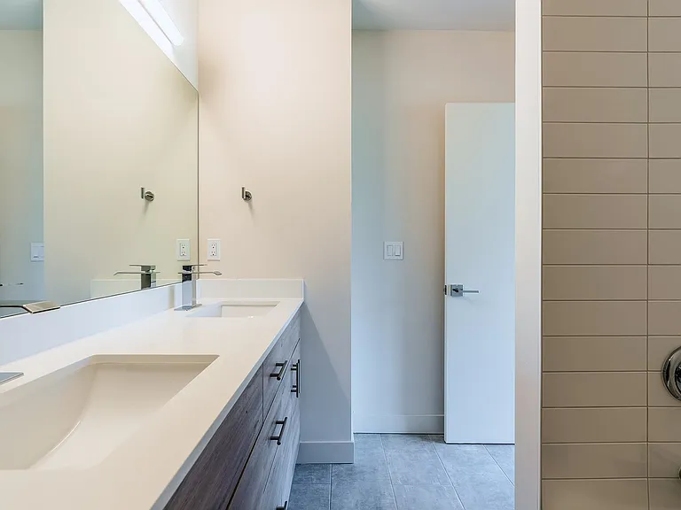 Skyridge Townhouses — Photo 47