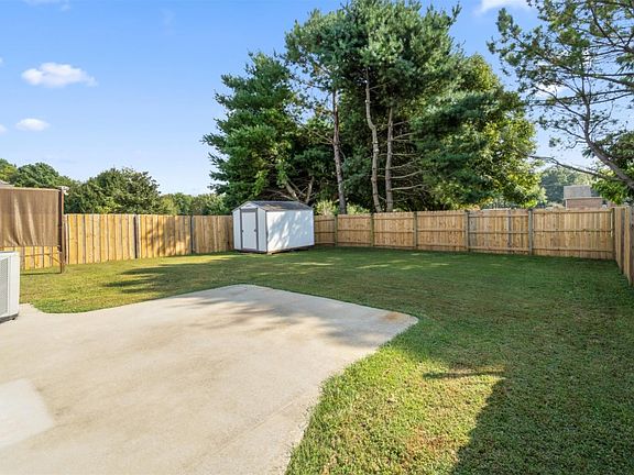 3rd image of 986 Culverson Ct