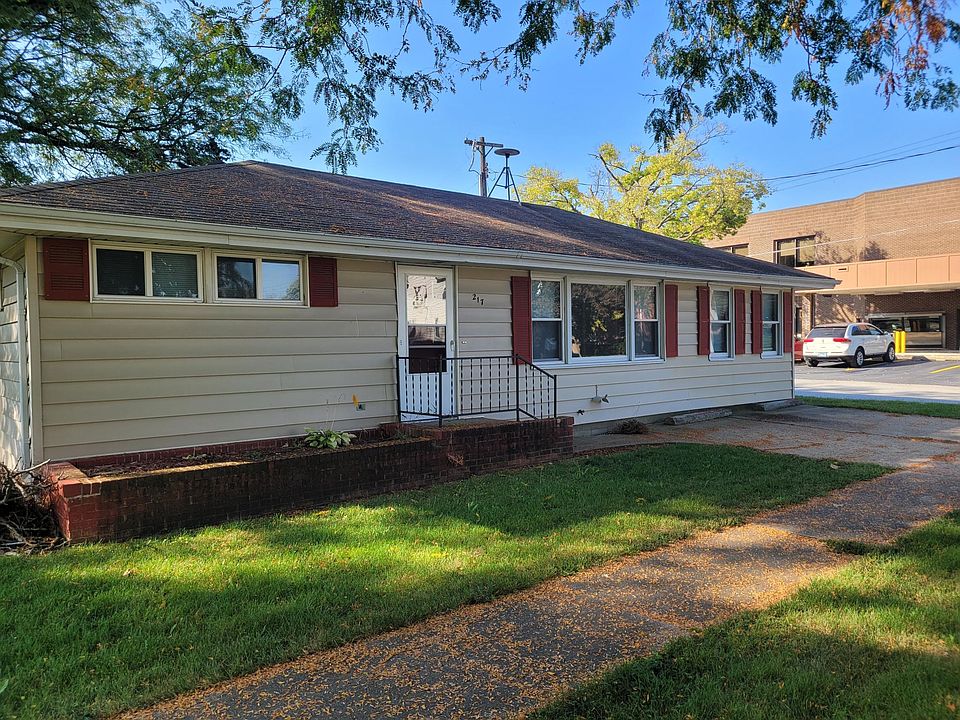 1st image of 217 E 9th St
