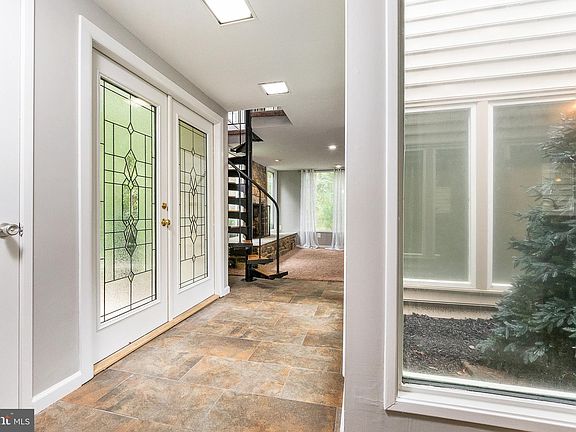 3rd image of 9600 Heather Green Dr