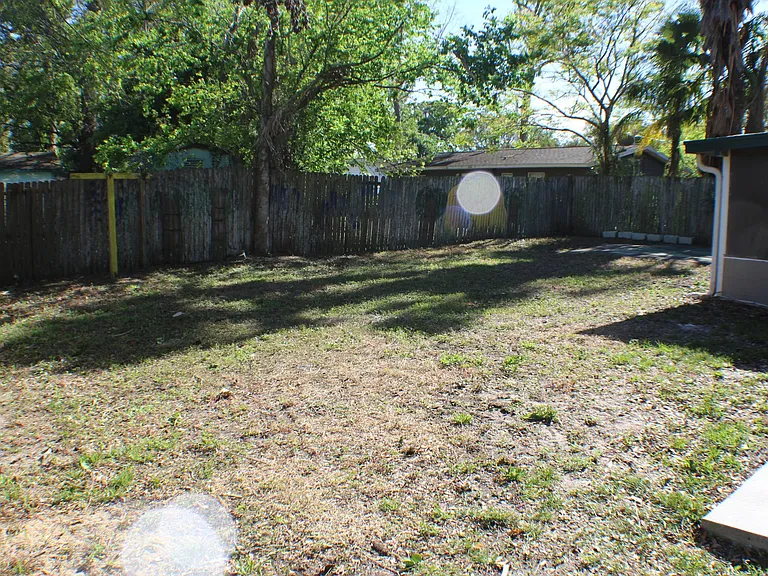 595 Brentwood Dr — Photo 11