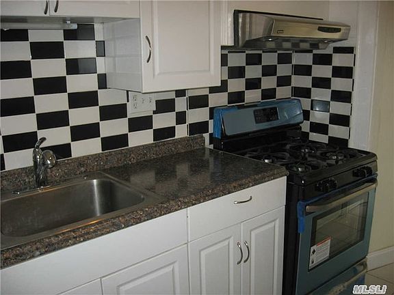 4th image of 109 E Mineola Ave