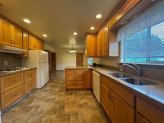 5th image of 3333 Lucia Ave