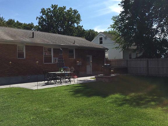 4th image of 50 Parkwood Dr