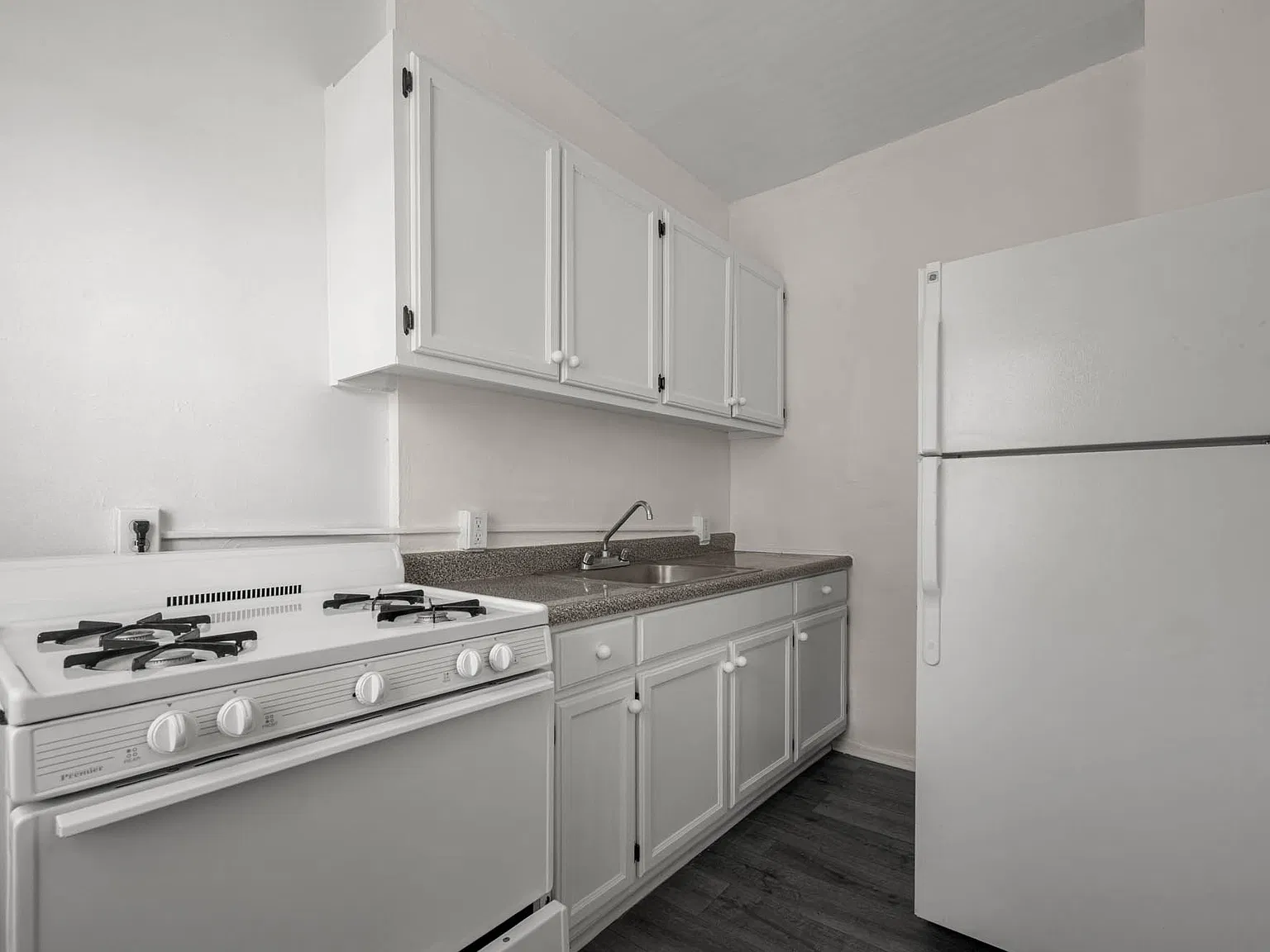 514 Union Dr — Photo 2