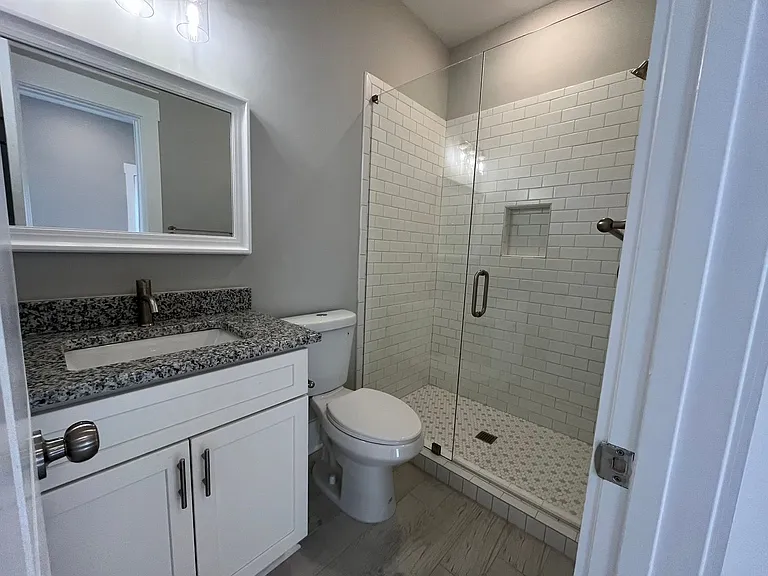 213 W 39th St #B — Photo 8
