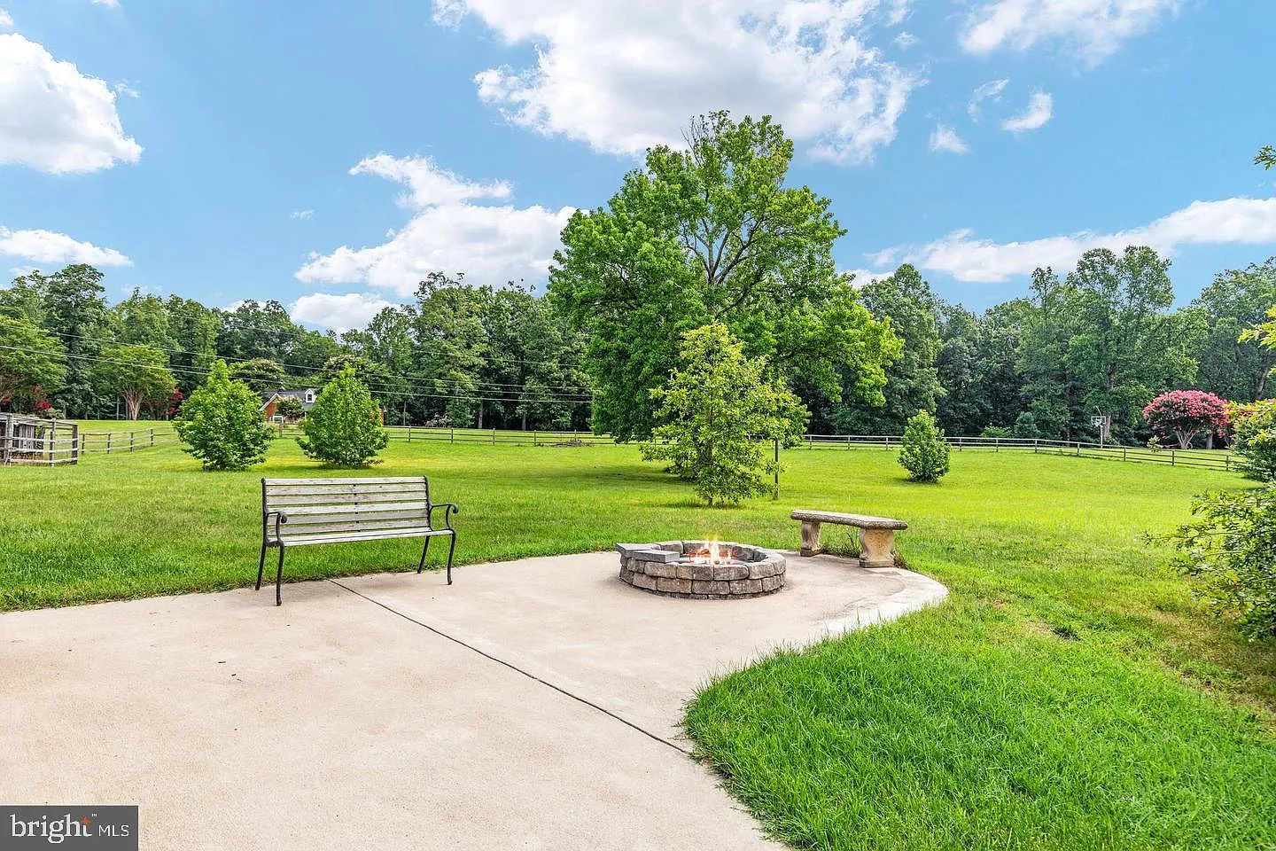 4 bed, 3.0 bath, 2351 sqft, $2,950 — Photo 4