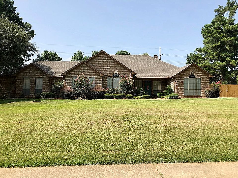 1st image of 11 Lauren Ln