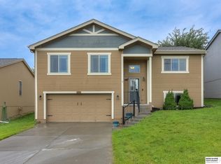 16918 Tibbles St, Omaha, NE 68116