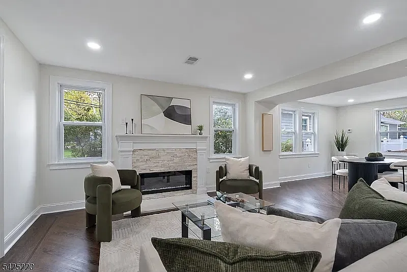 4 bed, 2.5 bath, $4,995 — Photo 1