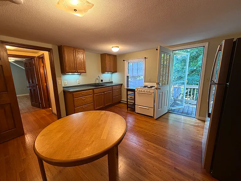 51 Pilgrim Dr #B — Photo 11