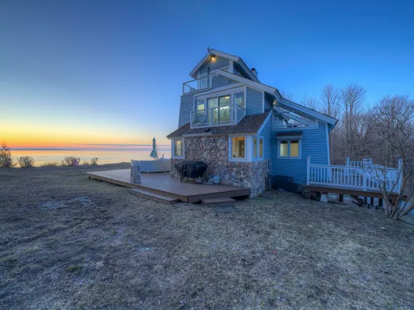 4781 E Golfview Dr, Leland, MI 49654