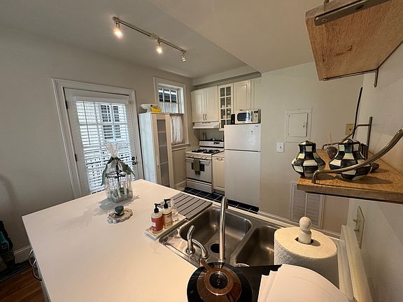 3rd image of 2840 Peachtree Rd NW APT 308